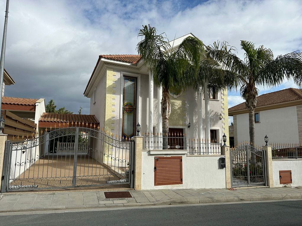 Property photo 2 of 21