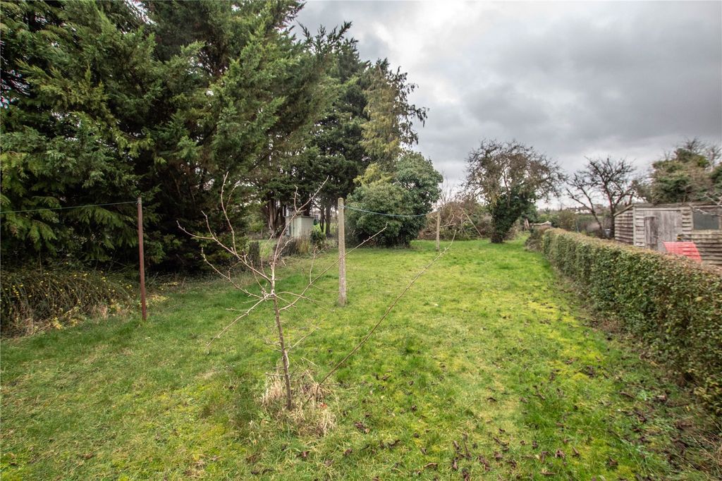 Property photo 2 of 11 Garden Area