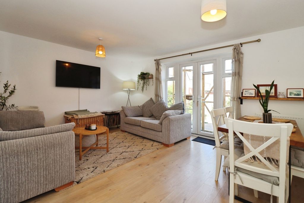 Property photo 2 of 19 Pbox-Img.Jpg