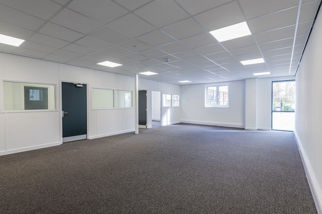 Property photo 3 of 7 Unit 9 Euroway Industrial Estate, Swindon-89.Jpg