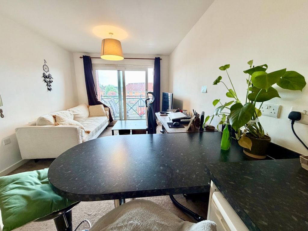 Property photo 2 of 6 Kitchen