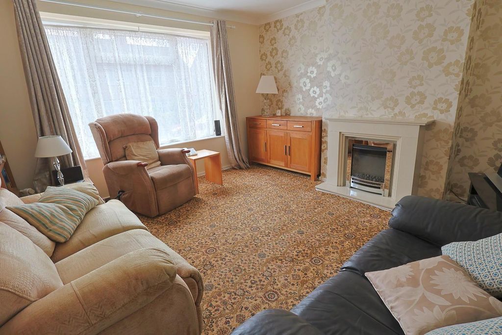 Property photo 2 of 10 Lounge