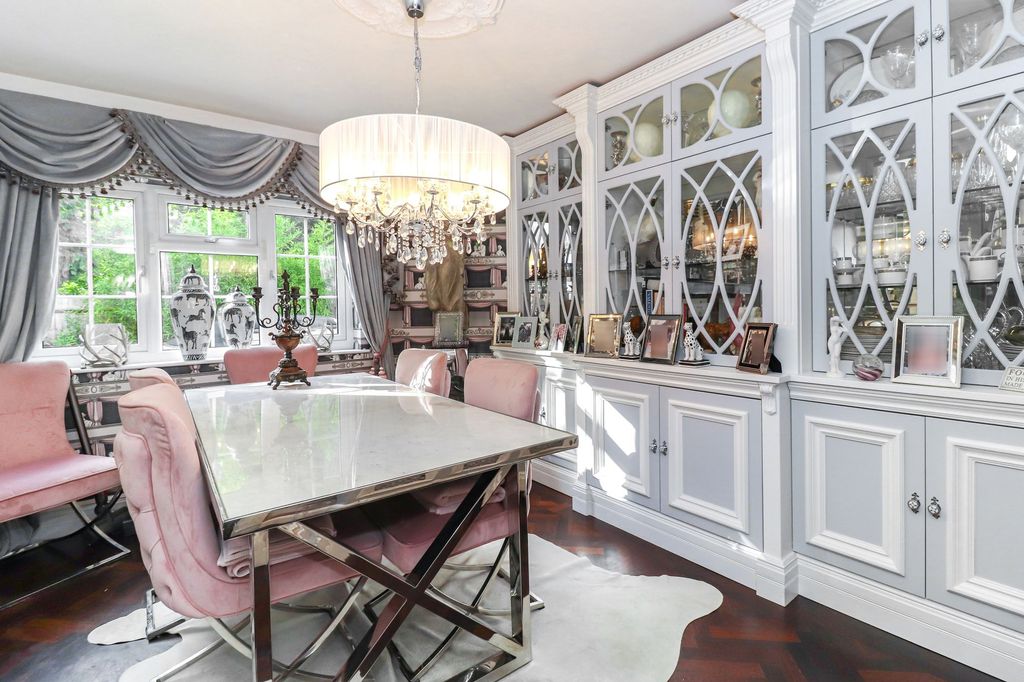 Property photo 3 of 47