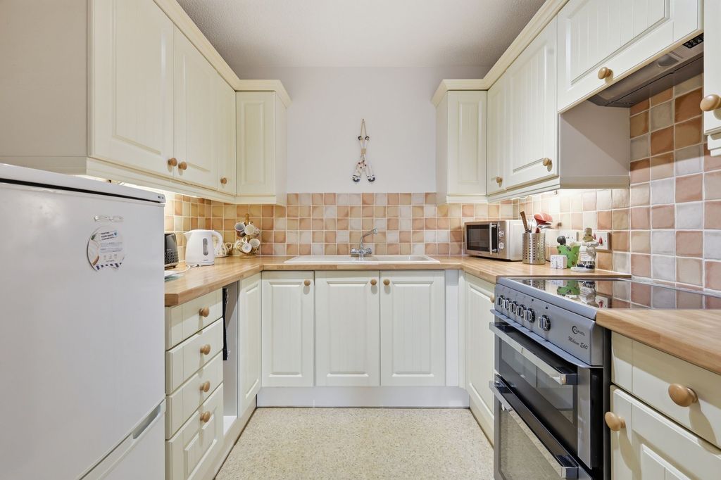 Property photo 3 of 9