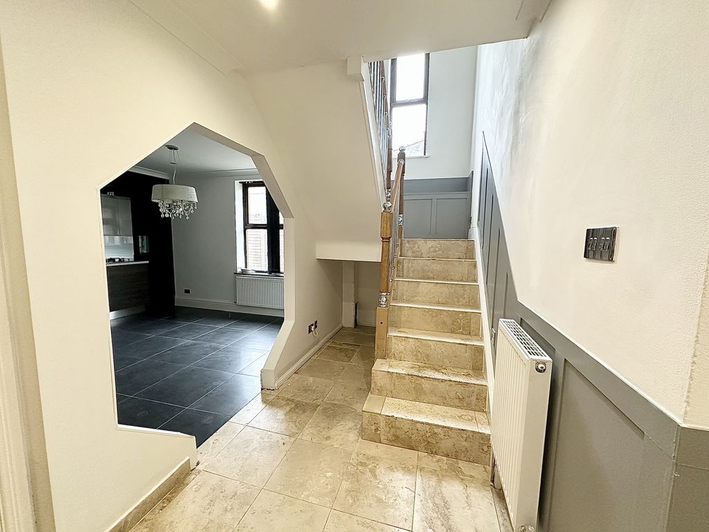 Property photo 2 of 35