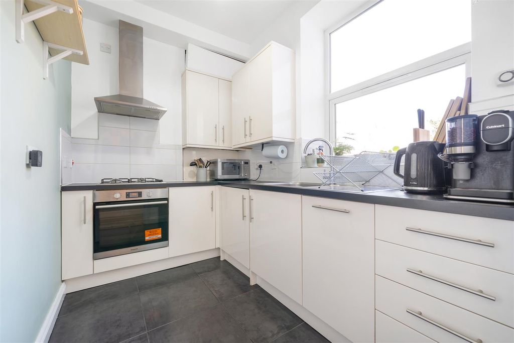 Property photo 2 of 10 Penge Road-6.Jpg