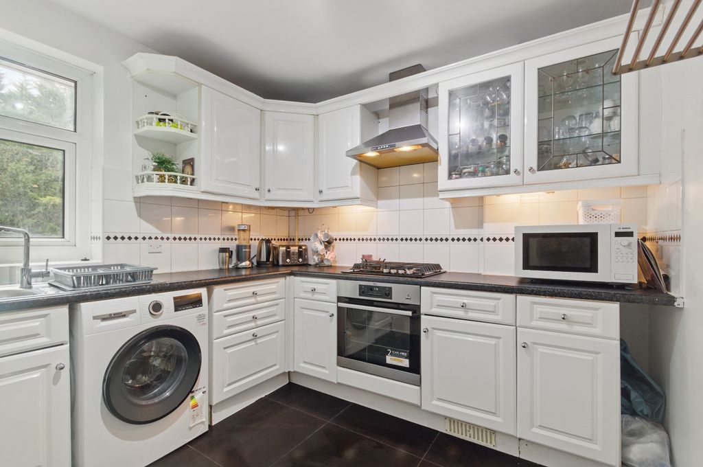 Property photo 2 of 16 4205684