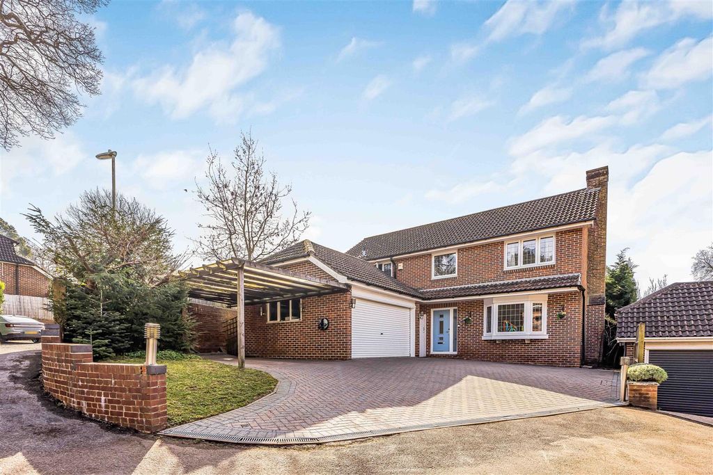 Property photo 1 of 24 11 Deanswood Drive, Waterlooville-Small-Porticomar