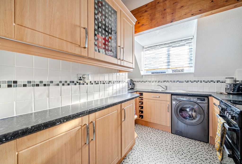 Property photo 2 of 8 1394203-18-695Bef...