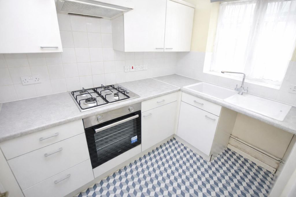 Property photo 2 of 8 Kitchen