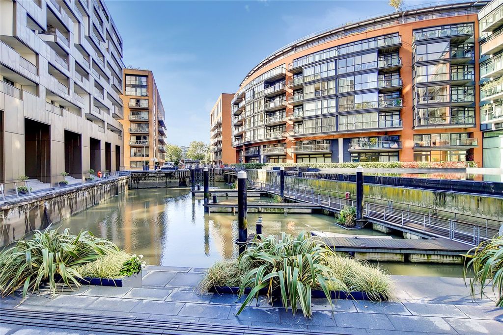 Property photo 1 of 12 Docks