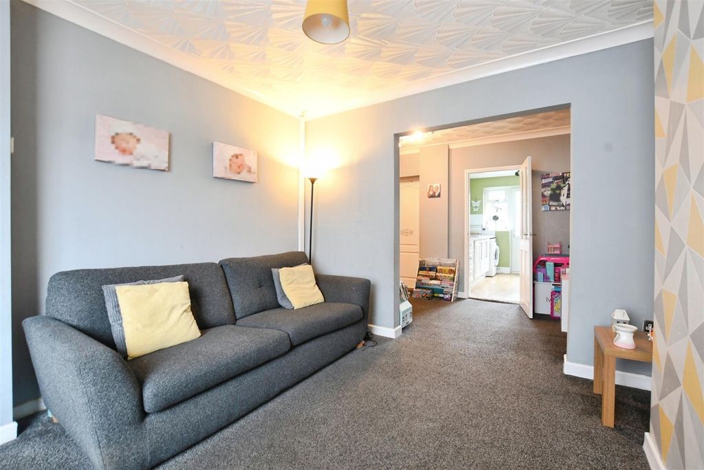 Property photo 2 of 20 Lounge