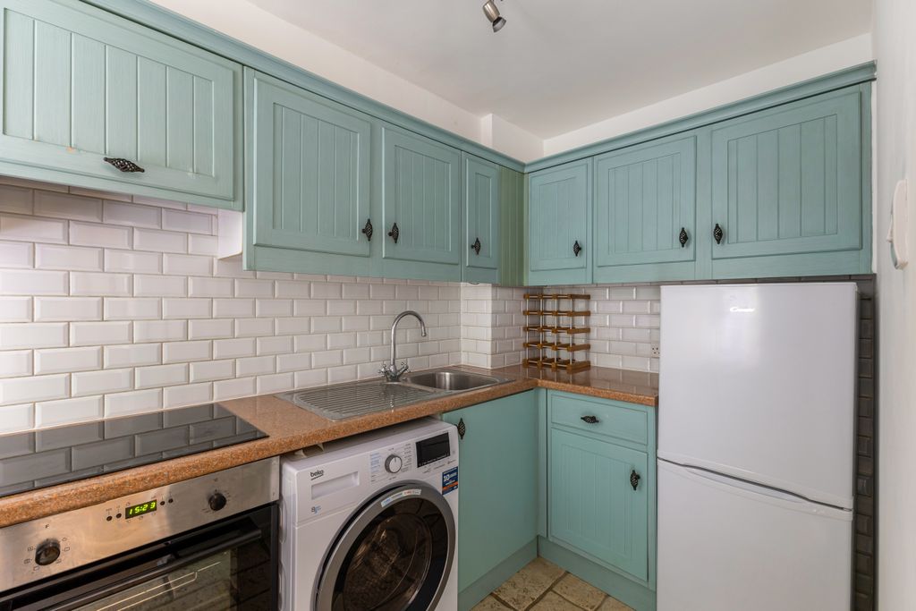 Property photo 3 of 10 Kitchen