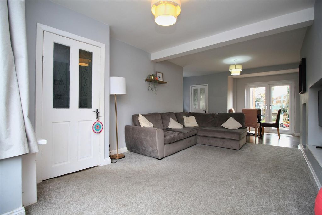 Property photo 2 of 13 Lounge.Jpg