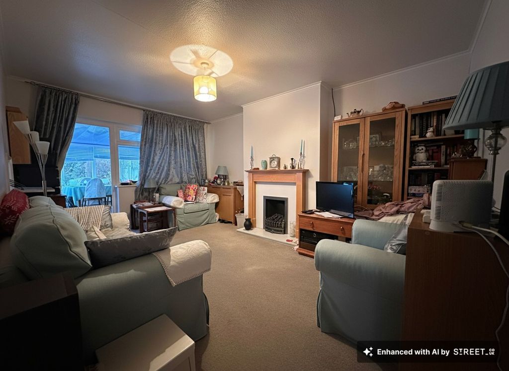 Property photo 3 of 9 Lounge