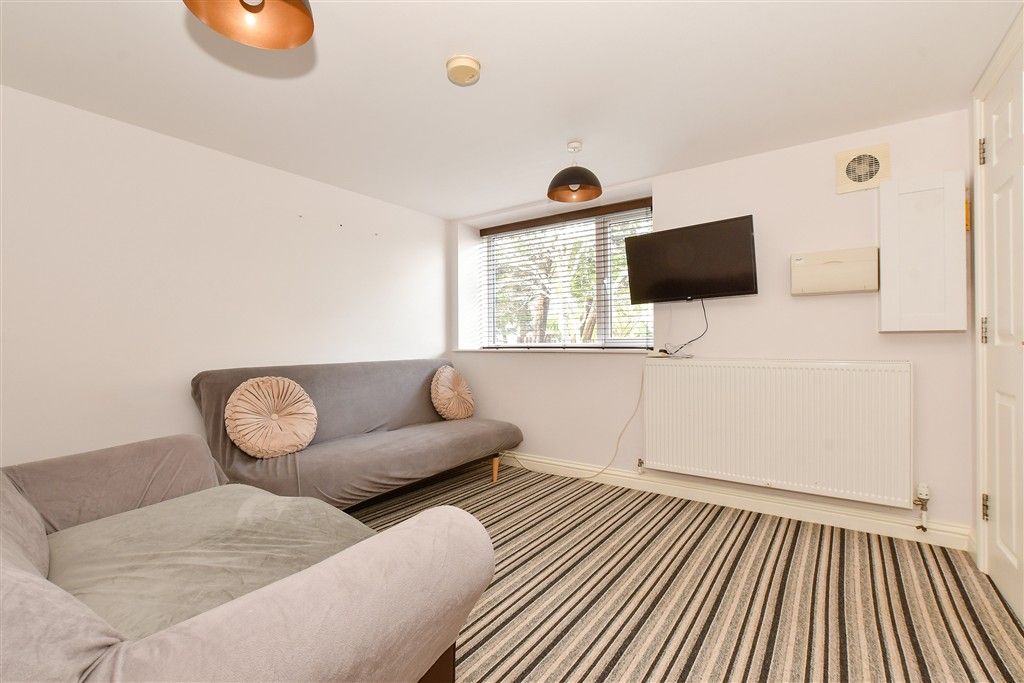 Property photo 2 of 11 Lounge