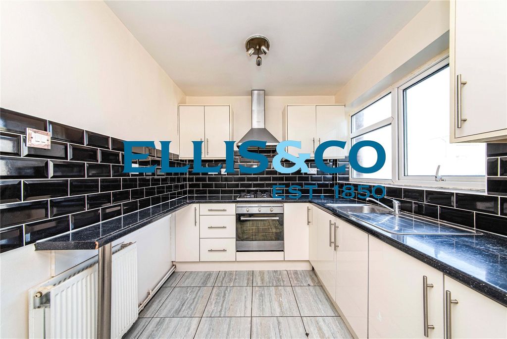 Property photo 2 of 19 Picture No. 25