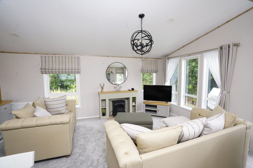 Property photo 2 of 6 Ff Debonair4.Jpg