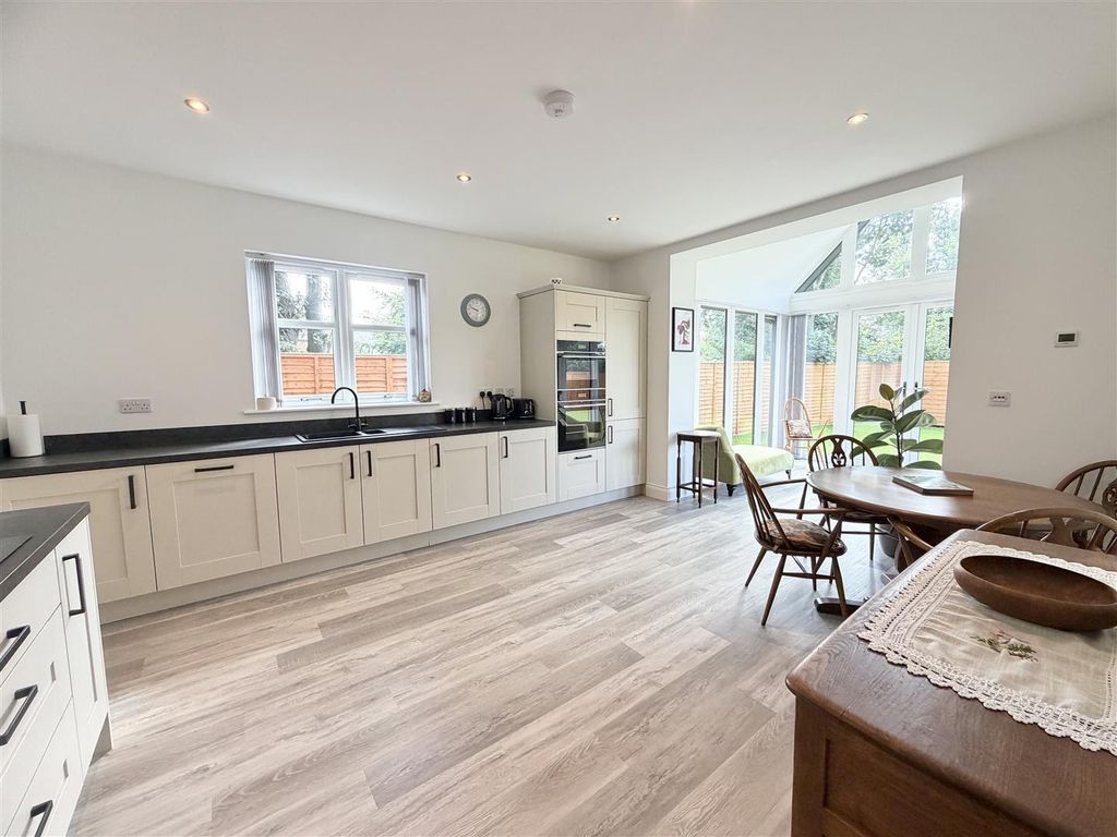 Property photo 2 of 34 Dining Kitchen