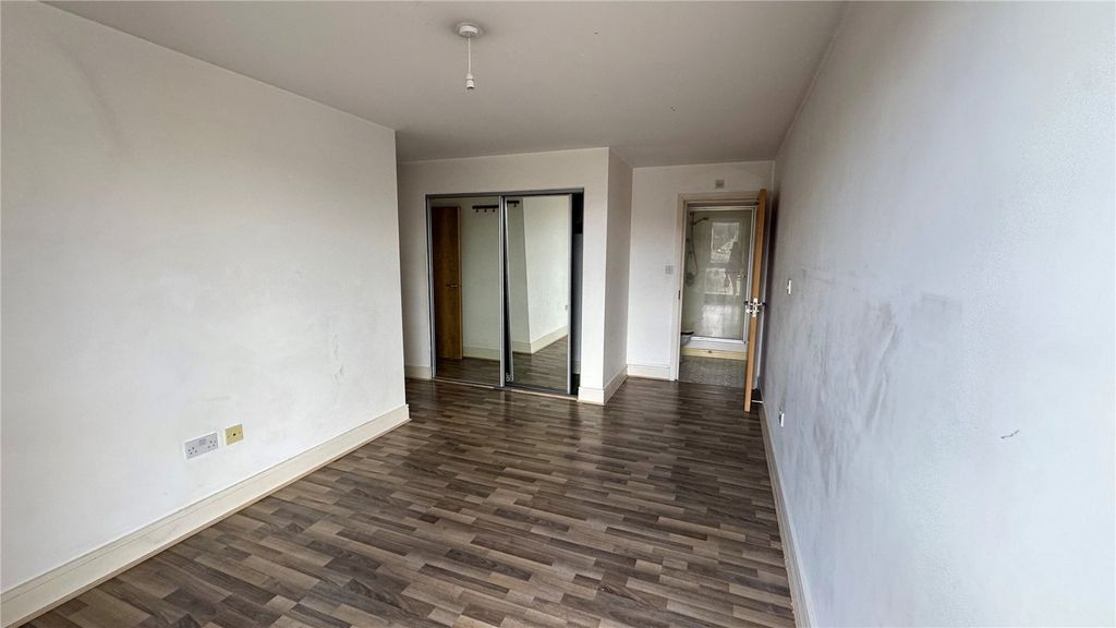 Property photo 2 of 18 Picture No. 34