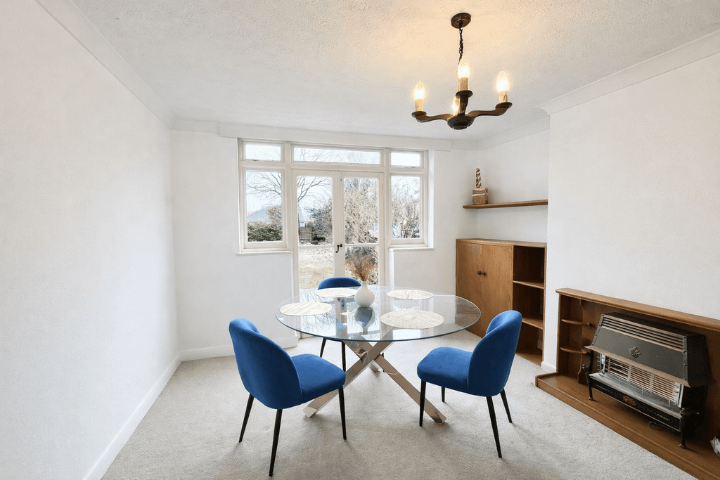 Property photo 1 of 13 4 Bedroom On Church Rd, Kt15