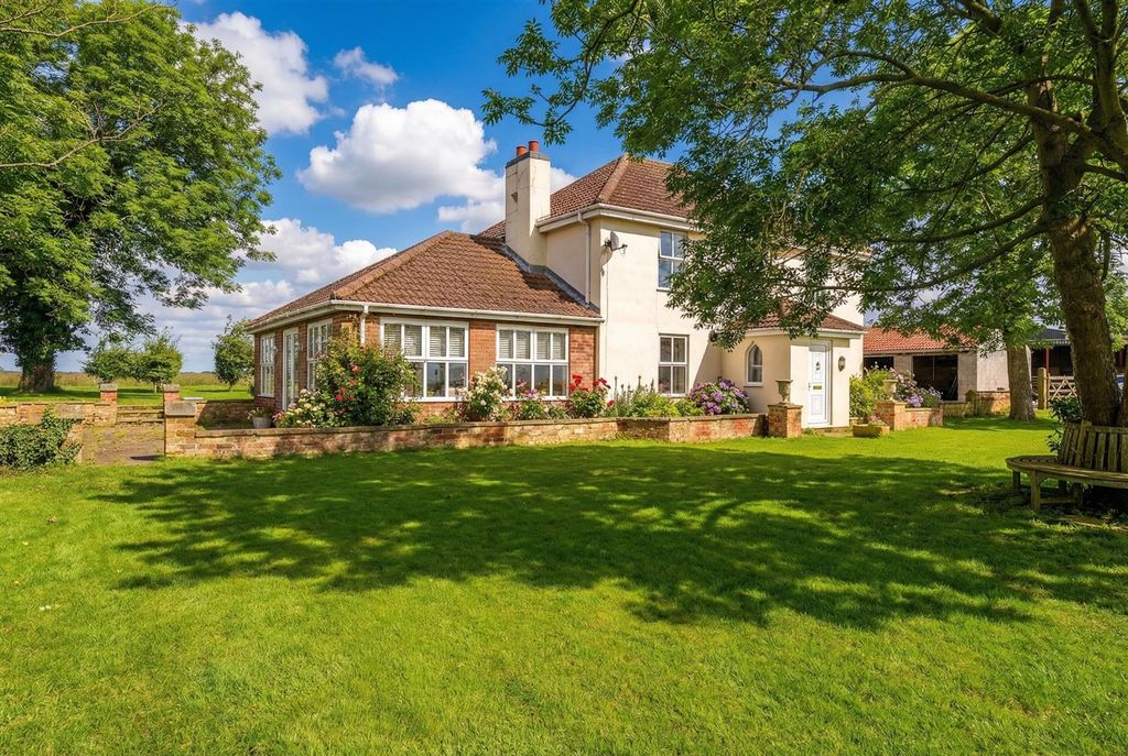 Property photo 2 of 29 Image-3x2-2528x1696 (9).Jpg