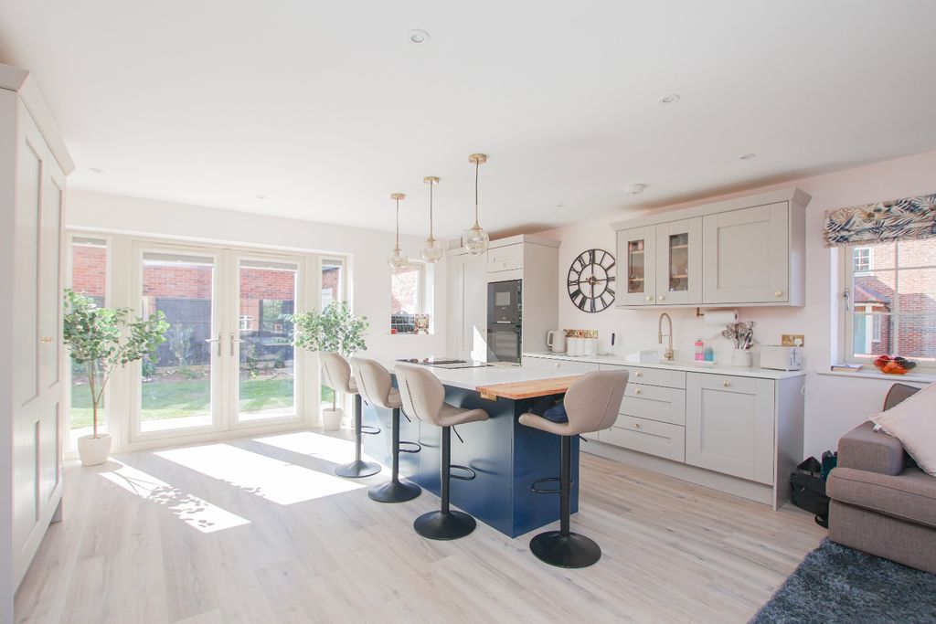 Property photo 2 of 31 5065561