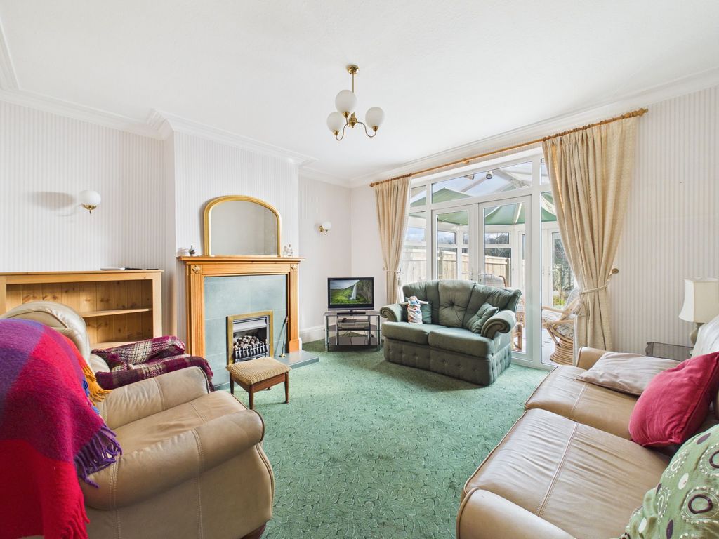 Property photo 2 of 18 Lounge