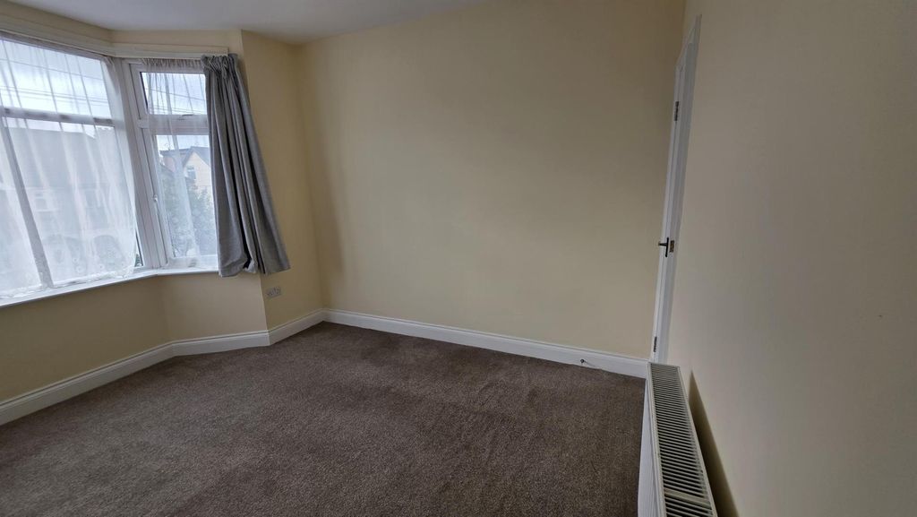 Property photo 2 of 12 1000072170.Jpg