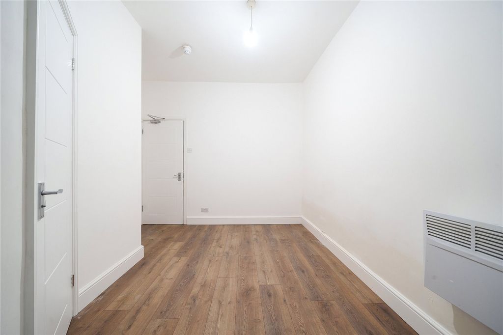 Property photo 3 of 15 Picture No. 02