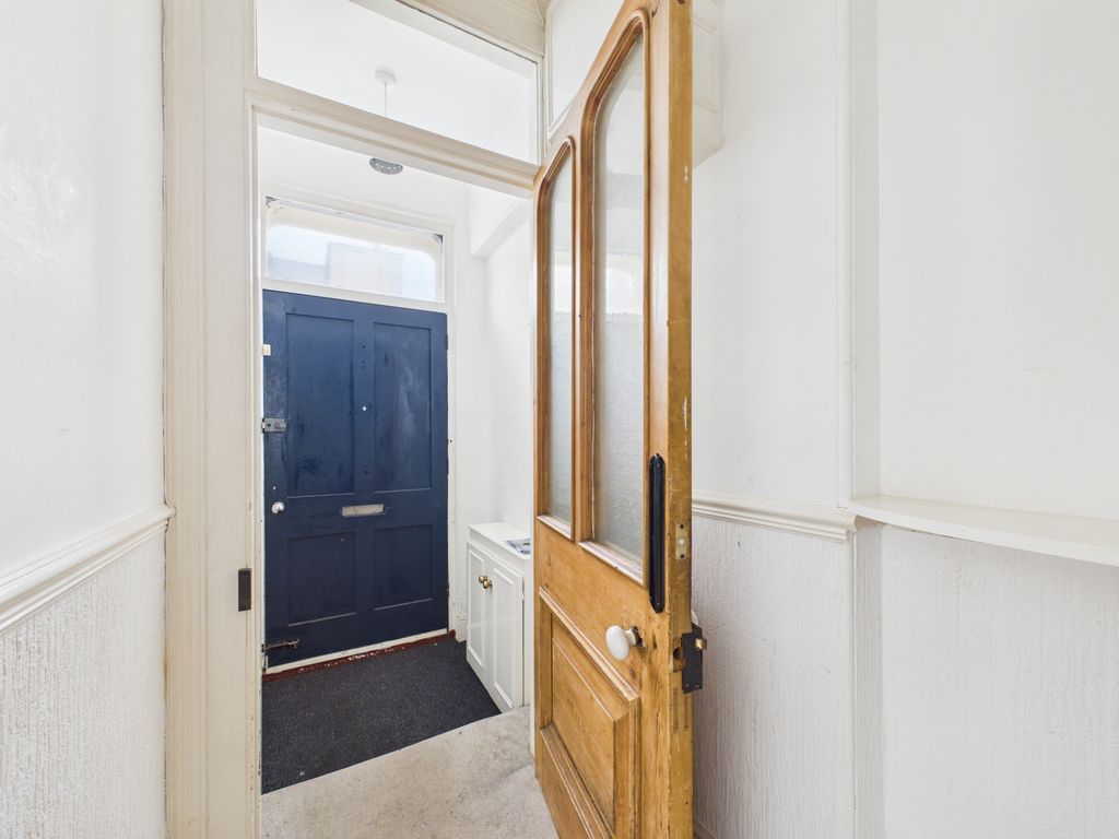 Property photo 2 of 30