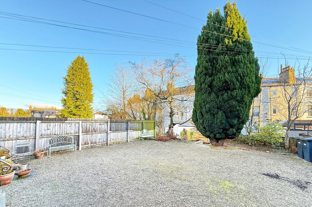 Property photo 3 of 14