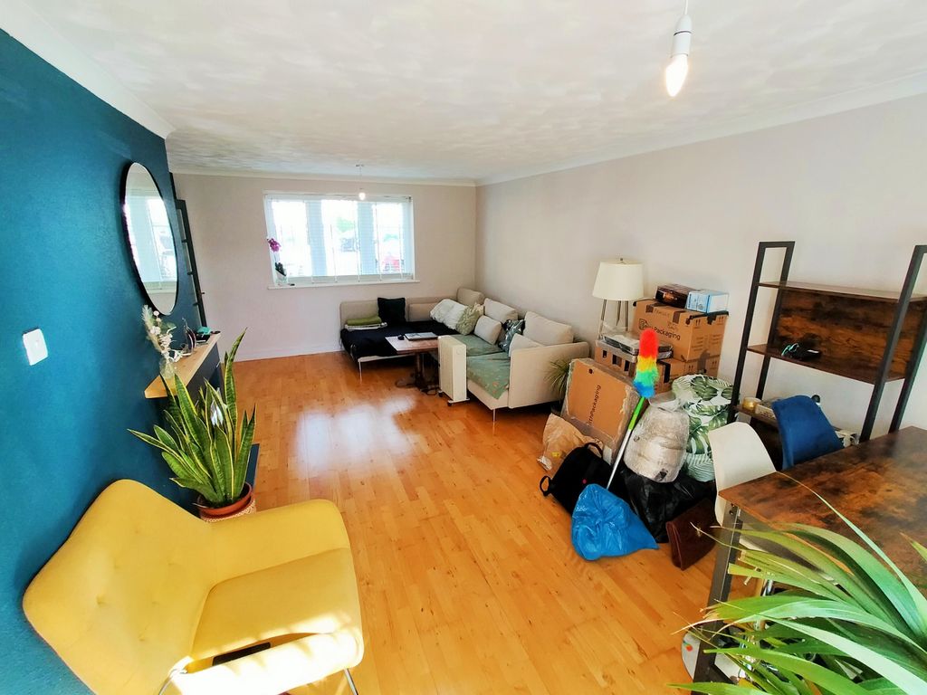 Property photo 2 of 20 Image