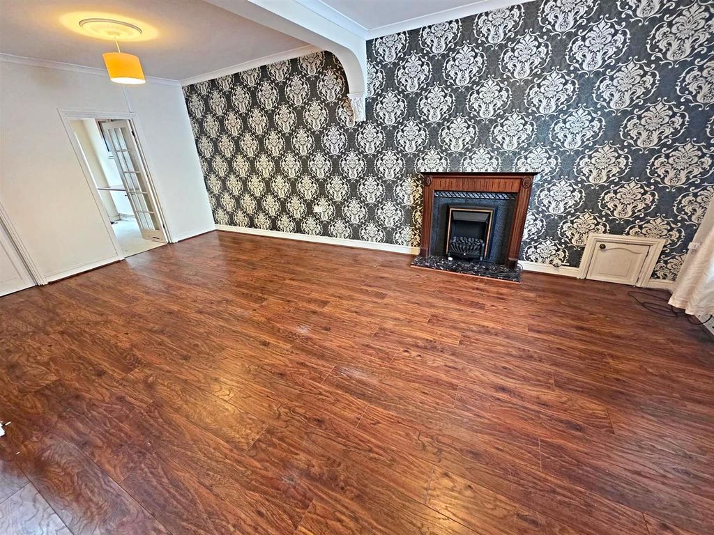 Property photo 3 of 13 Lounge/Diner