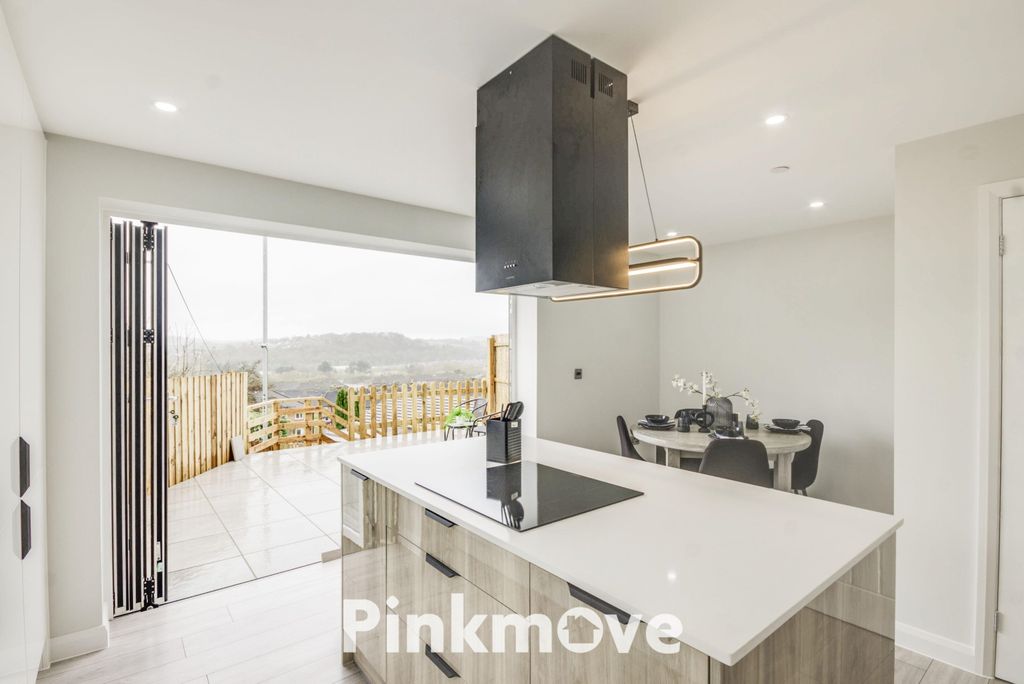 Property photo 3 of 32