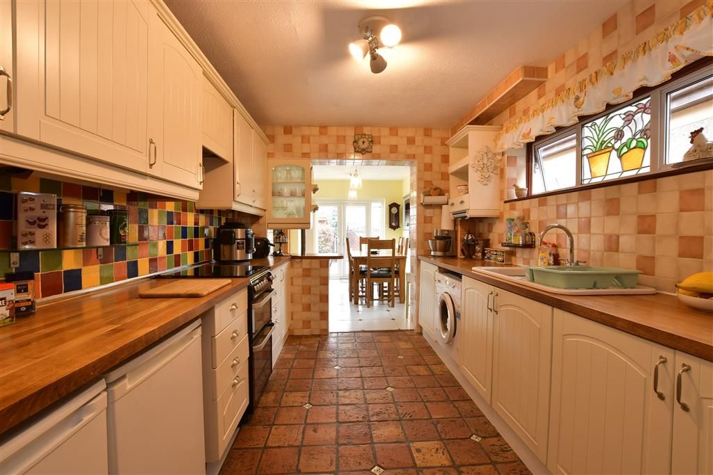 Property photo 3 of 26 Kitchen