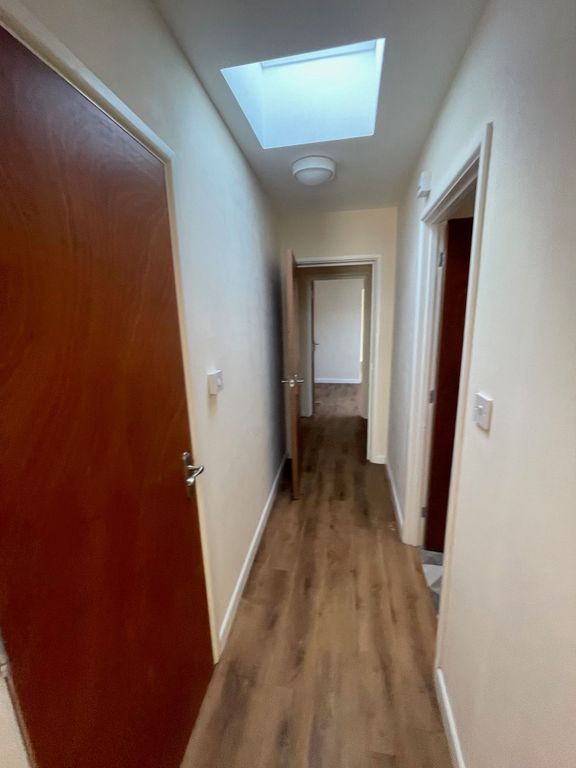 Property photo 2 of 8 Bright, Well-Kept Hallway With Wood-Effect Floorin...