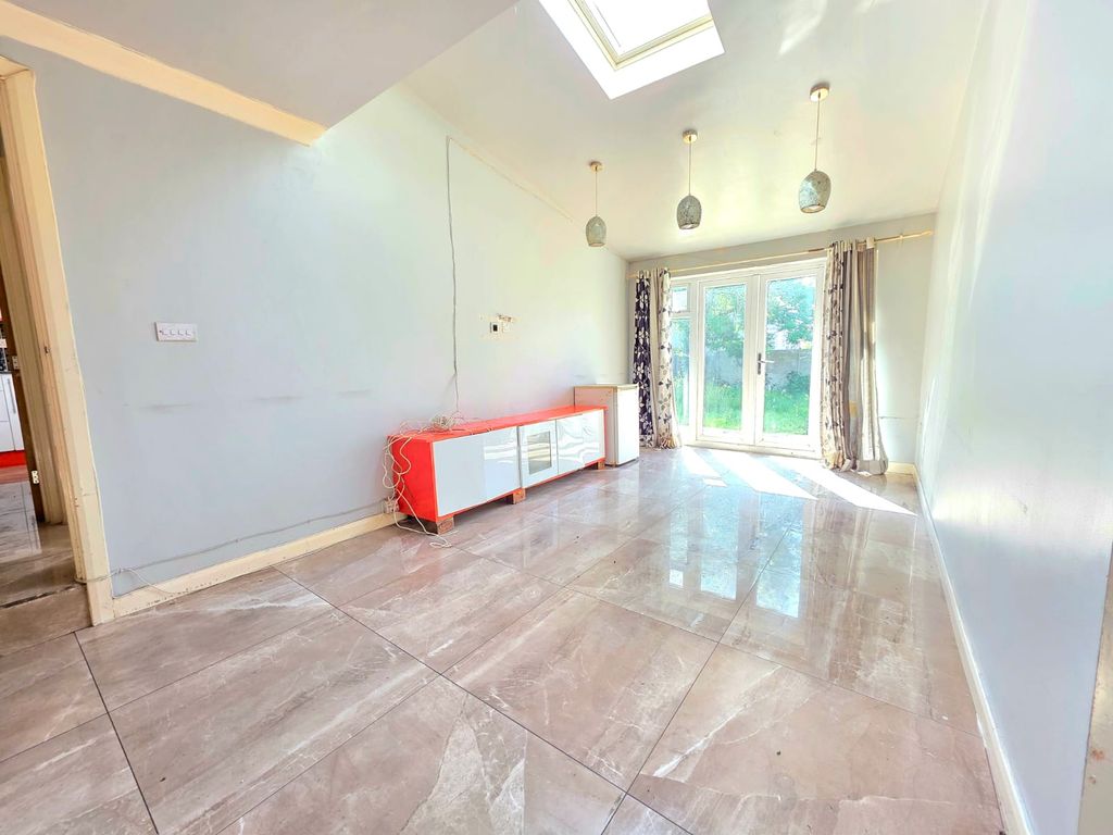 Property photo 2 of 9 8