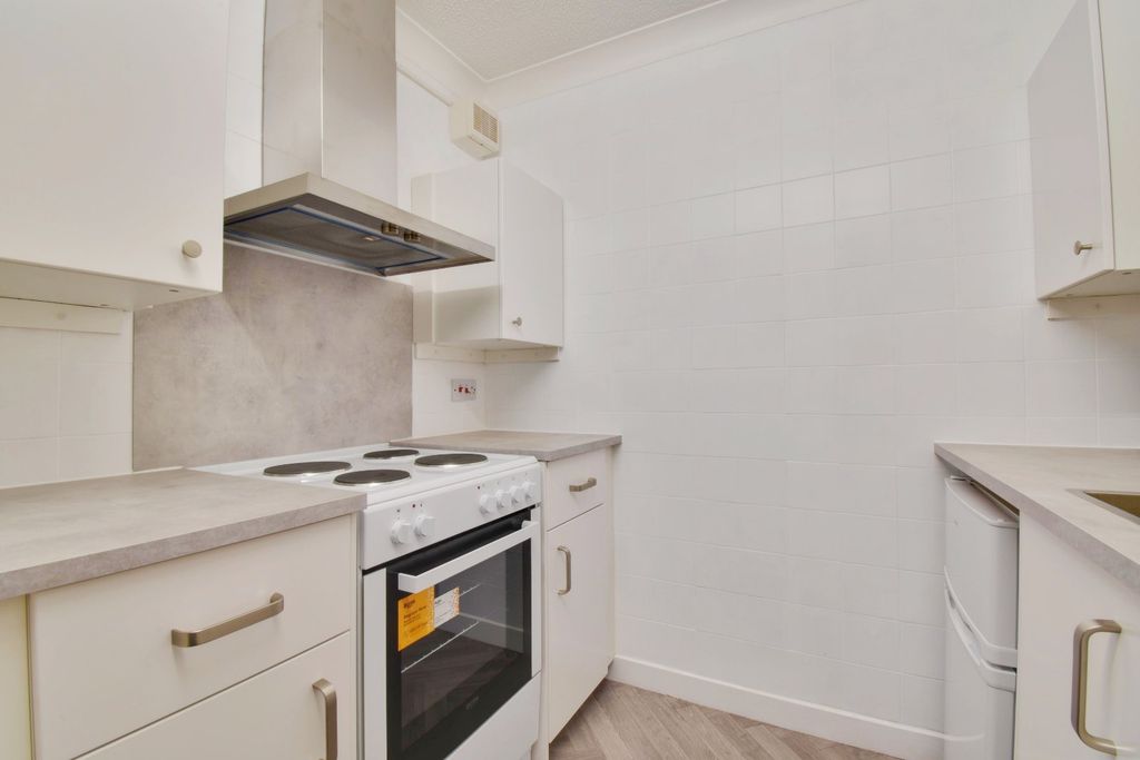 Property photo 2 of 12 Picture No. 18