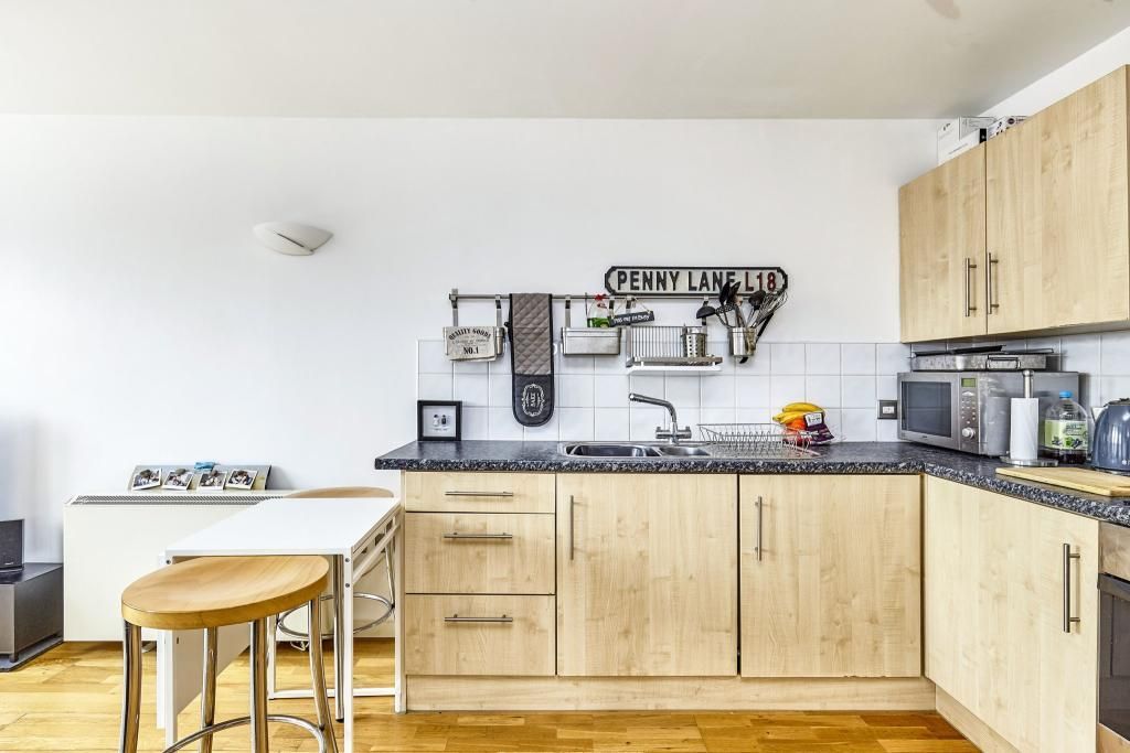 Property photo 3 of 9 Kitchen