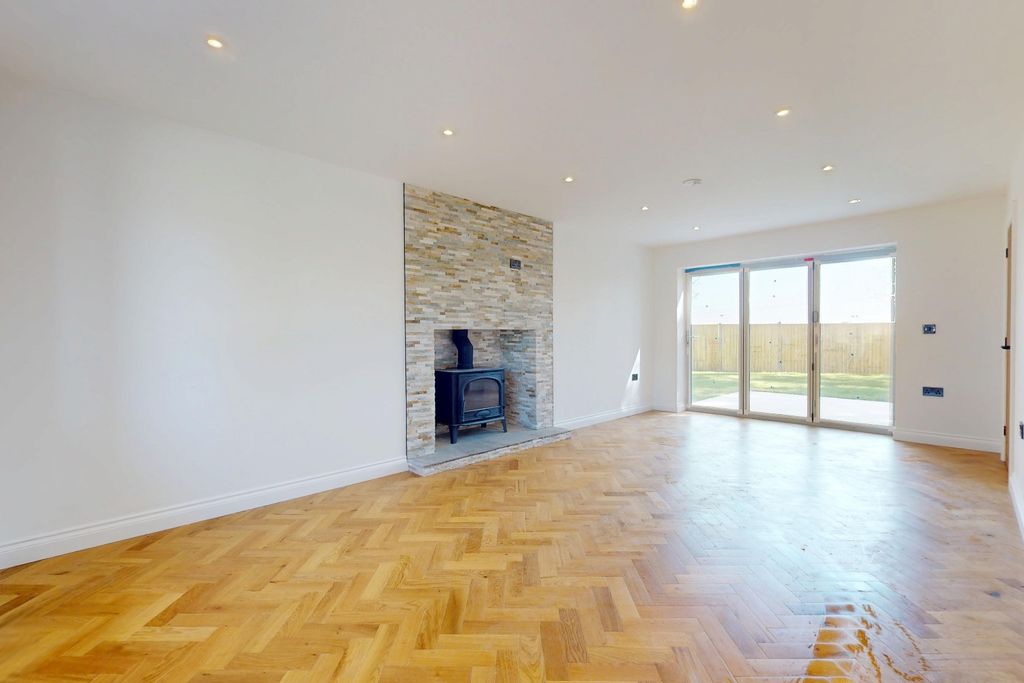 Property photo 3 of 27 5076595