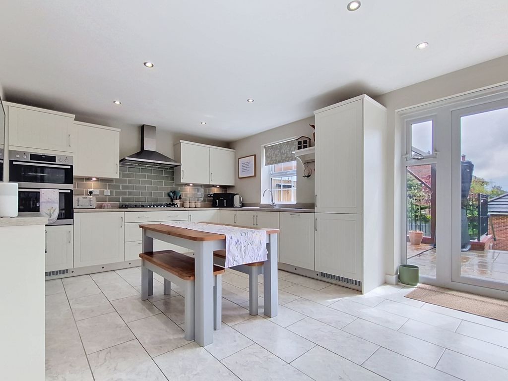 Property photo 2 of 30 14-Lockgate-Rise_00006