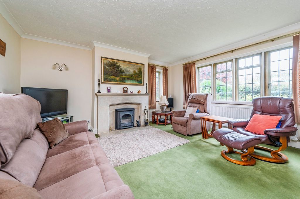 Property photo 2 of 22 Living Room