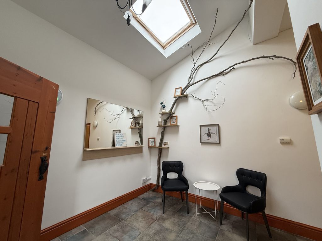 Property photo 3 of 27