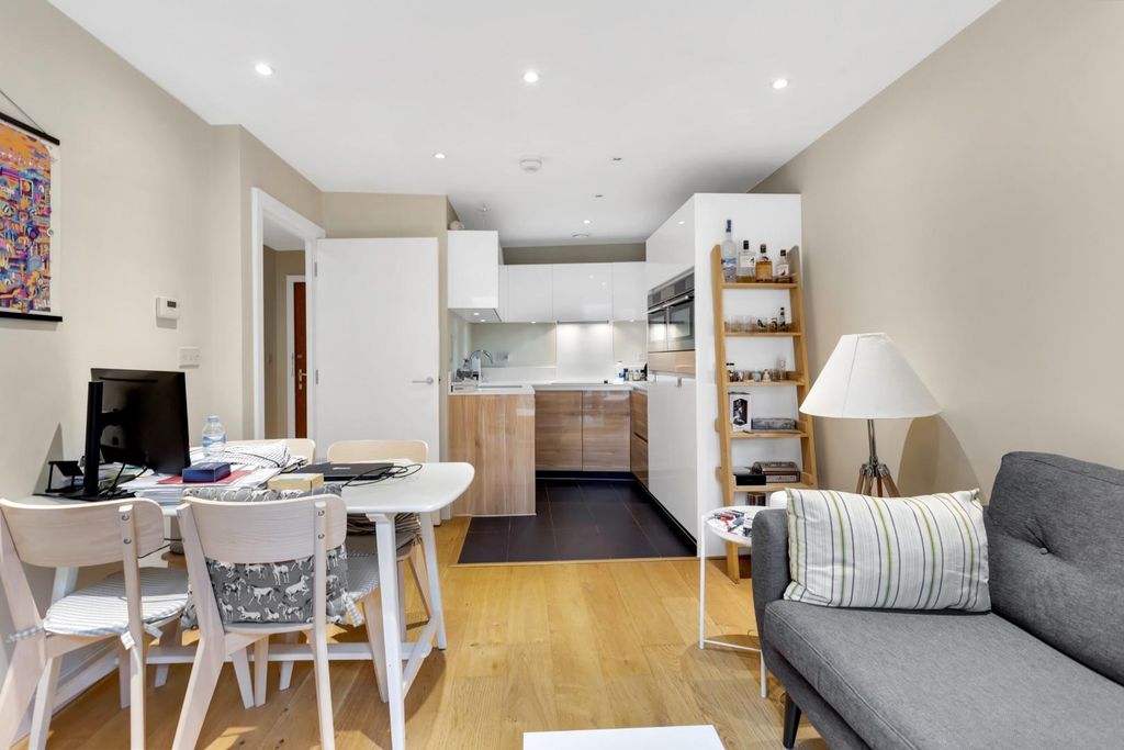 Property photo 3 of 9 Reception/Kitchen