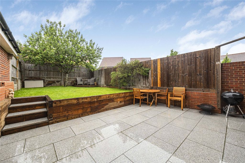 Property photo 3 of 17 Terrace &amp; Garden