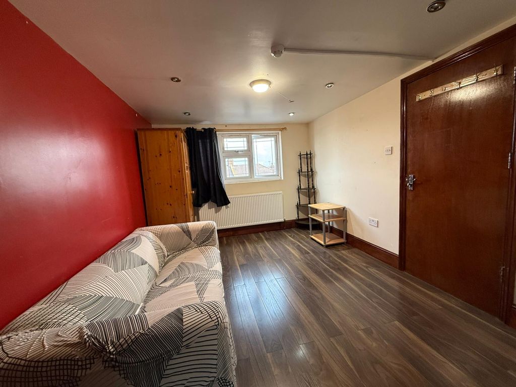 Property photo 2 of 7 Gallery