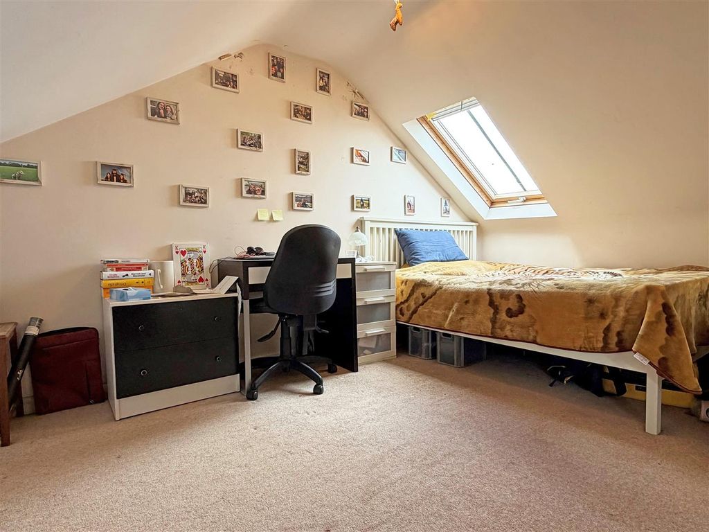 Property photo 2 of 9 Bed1A.Jpg