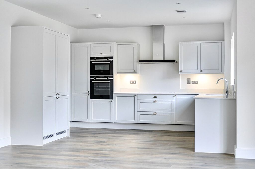 Property photo 3 of 15 Kitchen