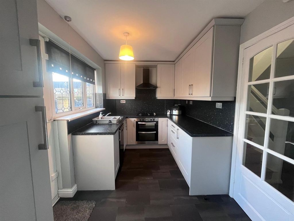 Property photo 2 of 10 1E104Fdf-F586-43Fc-Aecb-16421dc78776.Jpg